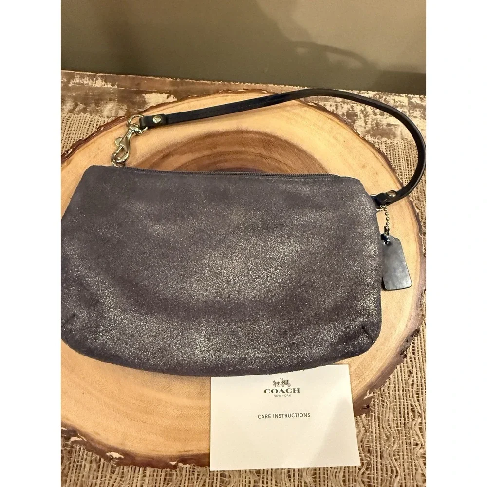 New COACH PARK Suede Leather Turn Lock Wristlet Gunmetal Metallic Gray Very Rare